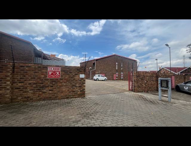 2 BEDROOM TOWNHOUSE FOR SALE IN BRACKENDOWNS
